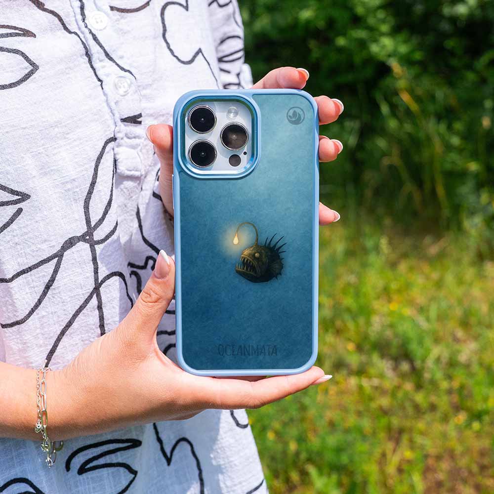 iPhone 14 Hülle - Anglerfisch blau - "Sour" - nachhaltig