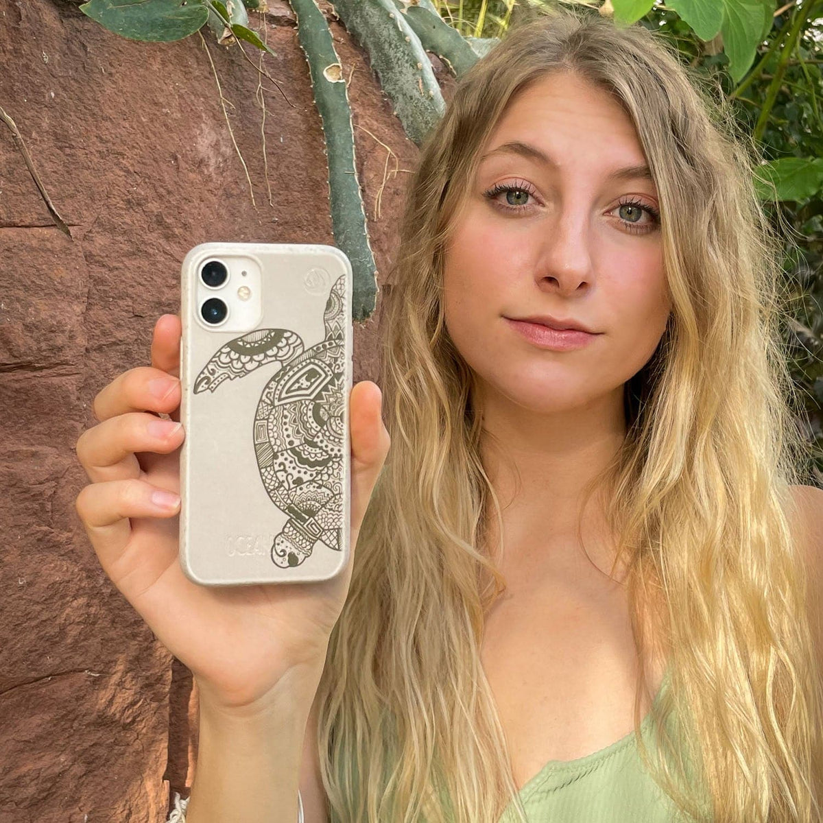 iPhone 17 pro Hülle - beige - "GREEN TURTLE" - nachhaltig