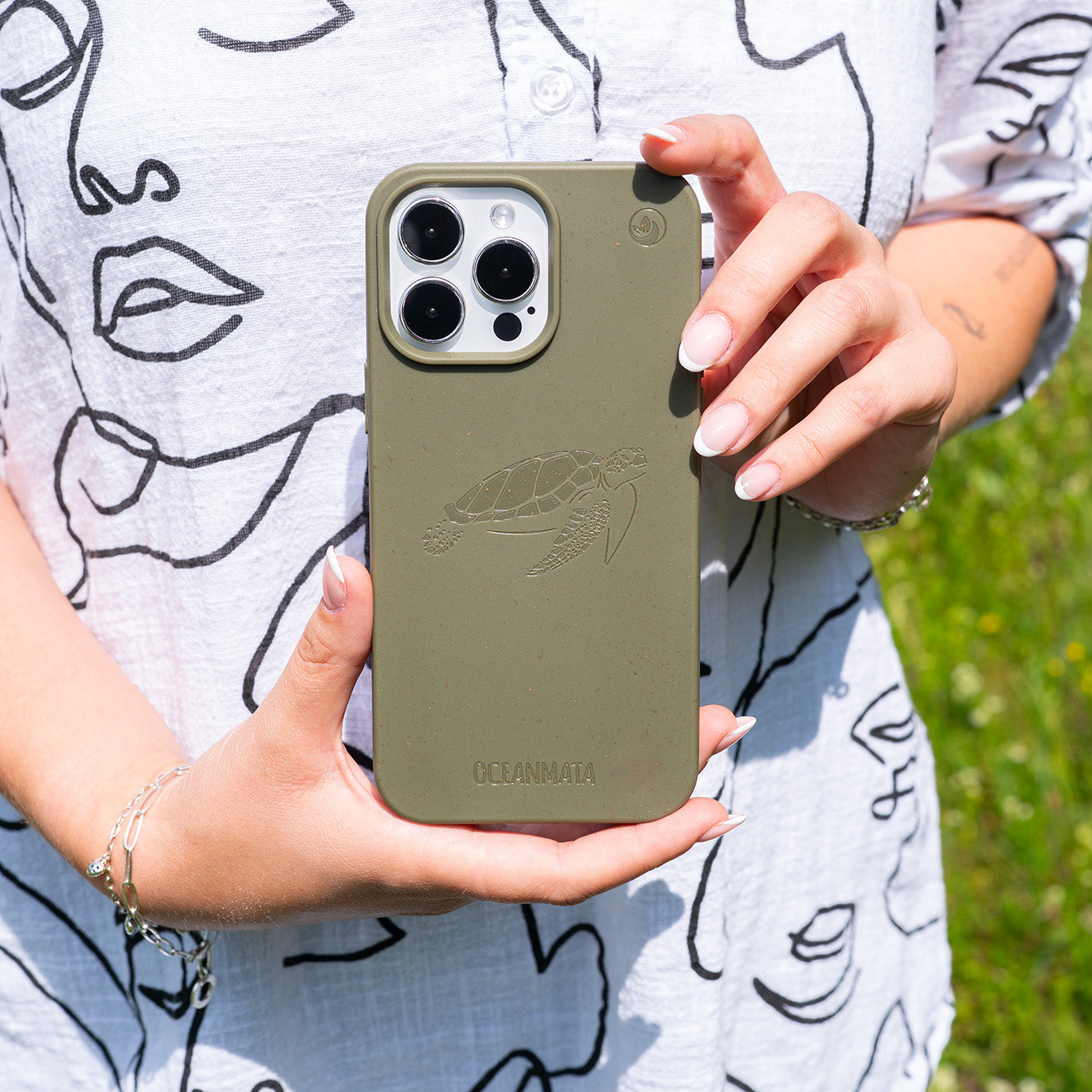 iPhone 14 Hülle - grün - "TURTLE" - nachhaltig – Ansicht 5