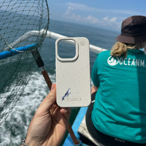 iPhone 13 mini Hülle - Buckelwal weiß - "OceanLullaby" - nachhaltig