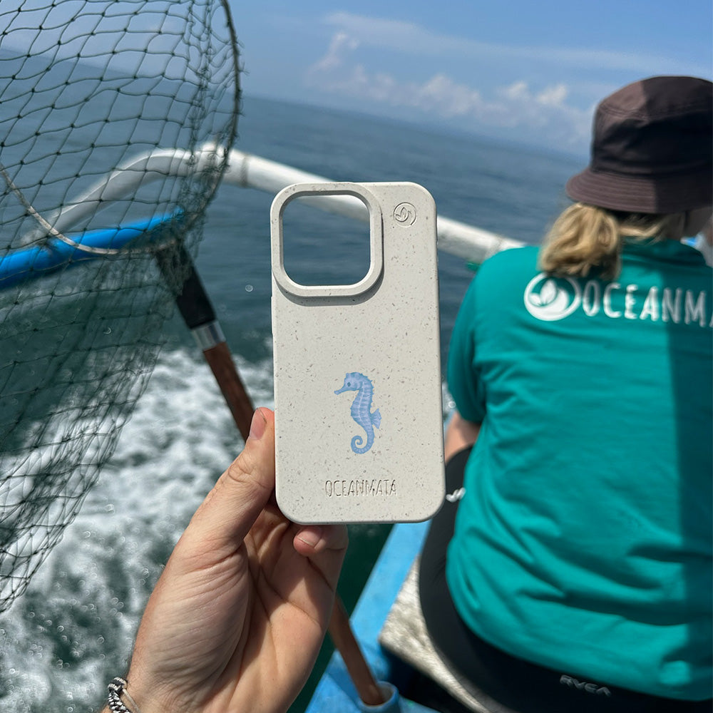 iPhone 14 pro Hülle - Seepferdchen weiß - "SeahorseTale" - nachhaltig